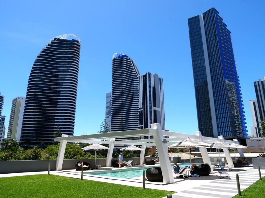 Broadbeach Stunner Modern And Central Gold Coast Exterior photo
