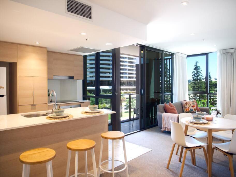 Broadbeach Stunner Modern And Central Gold Coast Exterior photo