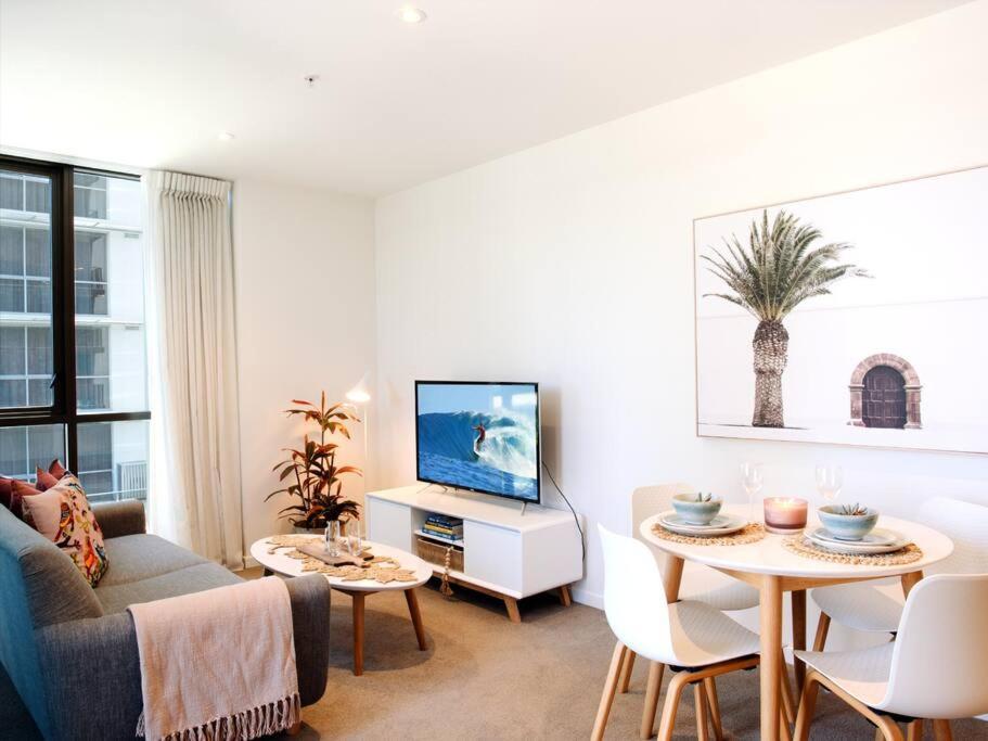 Broadbeach Stunner Modern And Central Gold Coast Exterior photo
