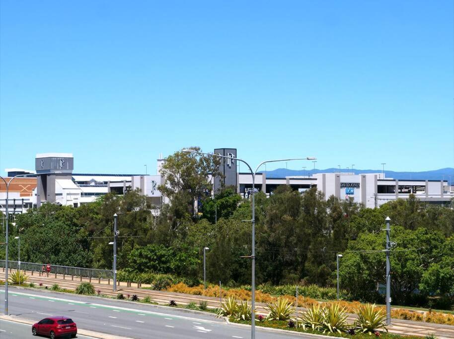 Broadbeach Stunner Modern And Central Gold Coast Exterior photo